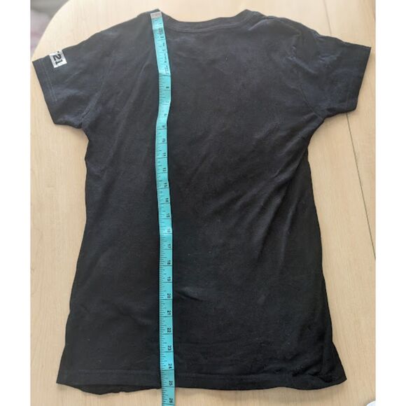 BTS BT21 Line Friends Metallic Silver Foil Group T-Shirt Size Medium - Picture 5 of 7